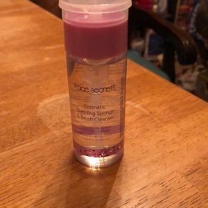 Cosmetic brush cleaner